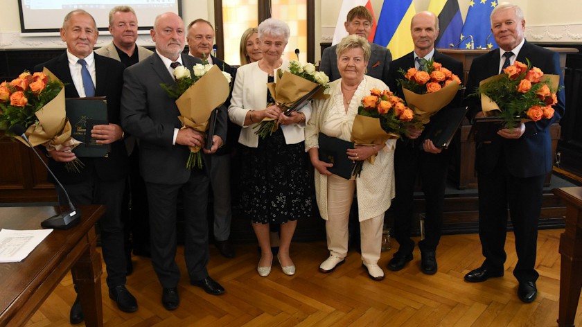 Sześcioro nowych Zasłużonych Obywateli Gminy Chojnice. Tytuły nadano uroczyście na wczorajszej 30.09 sesji