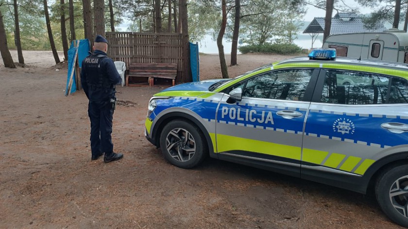 Policjanci z Lipnicy uratowali wyziębionego mężczyznę. Pomogła reakcja świadka