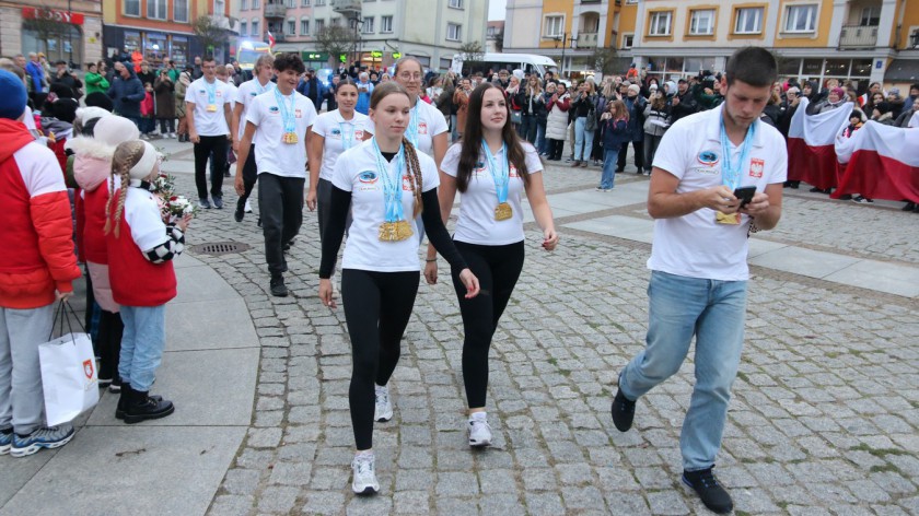 Człuchów dumny ze swoich smoków. Mistrzowie świata po mistrzowsku powitani w domu FOTO