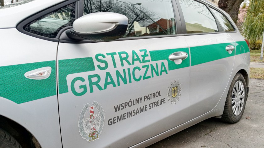 Strażnicy graniczni zatrzymali poszukiwanego przez bytowski sąd. Mężczyzna wpadł w Kołbaskowie