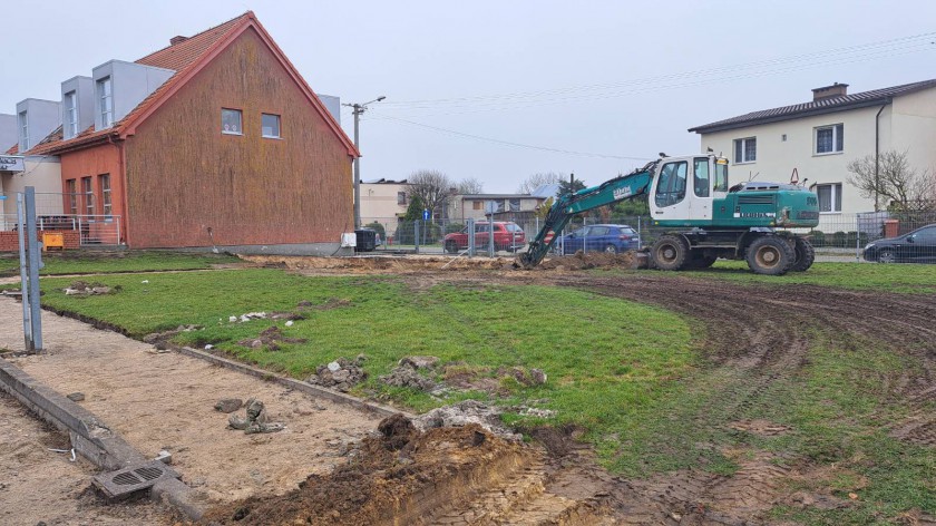 Przy Szkole Podstawowej w Czyczkowach koło Brus rozpoczęła się budowa hali sportowej