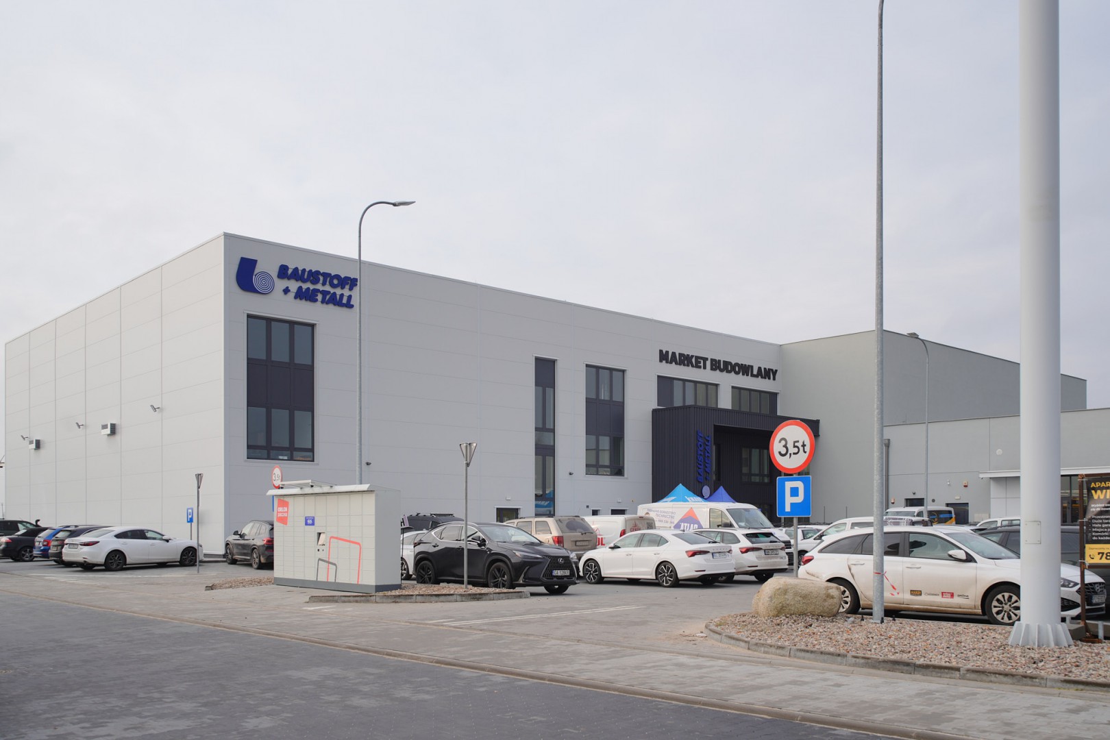 Były promocje, konkursy, nowości. W Chojnicach otwarto nową siedzibę Hurtowni i Marketu budowlanego Baustoff+ Metall. Posłuchaj relacji