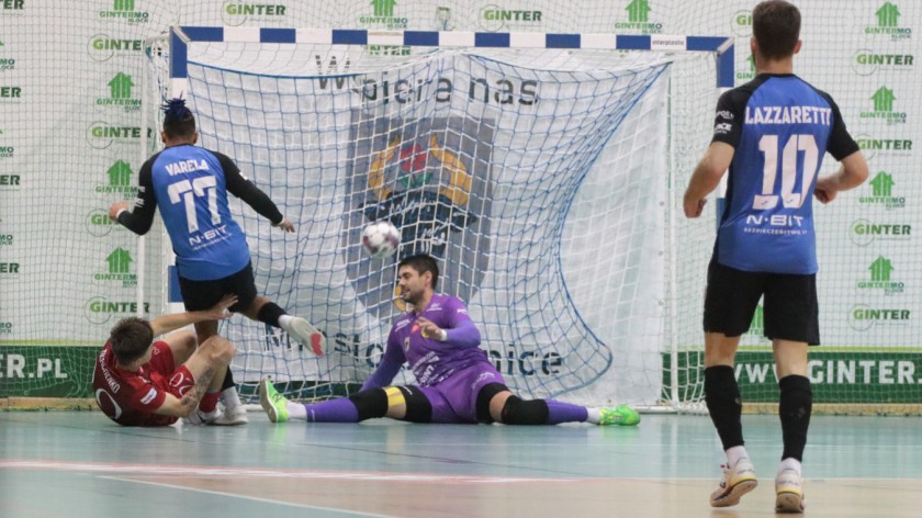 Red Devils Chojnice bez szans w starciu z liderem Futsal Ekstraklasy. Czerwone Diabły przegrały z Piastem Gliwice 27 FOTO