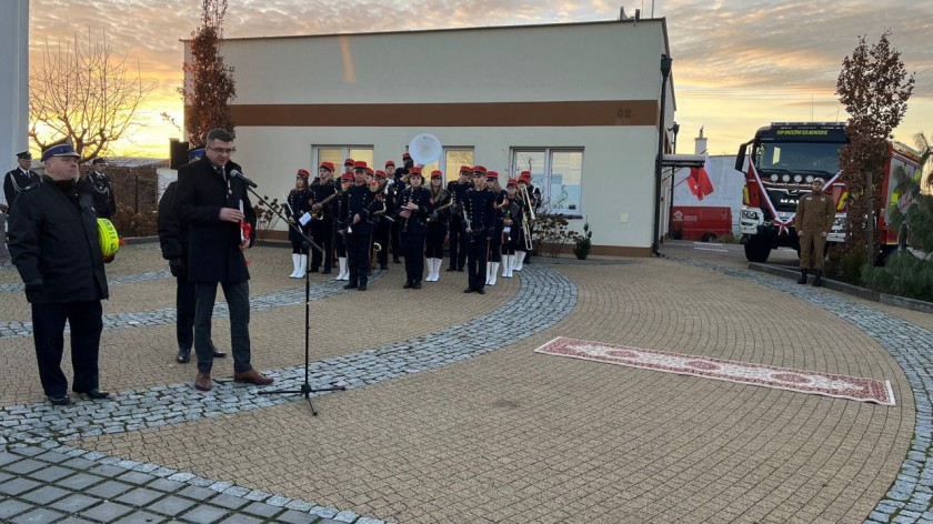 Strażacy z Brzeźna Szlacheckiego otrzymali nowy wóz gaśniczy. Nowy nabytek kosztował ponad 1 mln zł