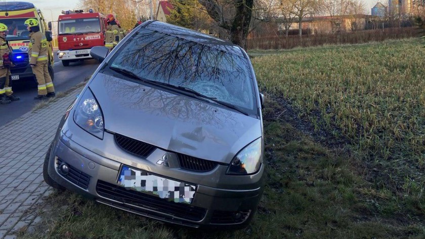 Mężczyzna wjechał w grupę osób w gminie Debrzno. Trzy są poszkodowane