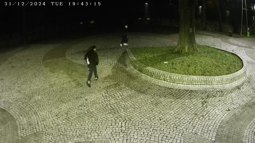 Władze Więcborka wraz z policją szukają sprawc&oacute;w podpalenia miejskiej choinki