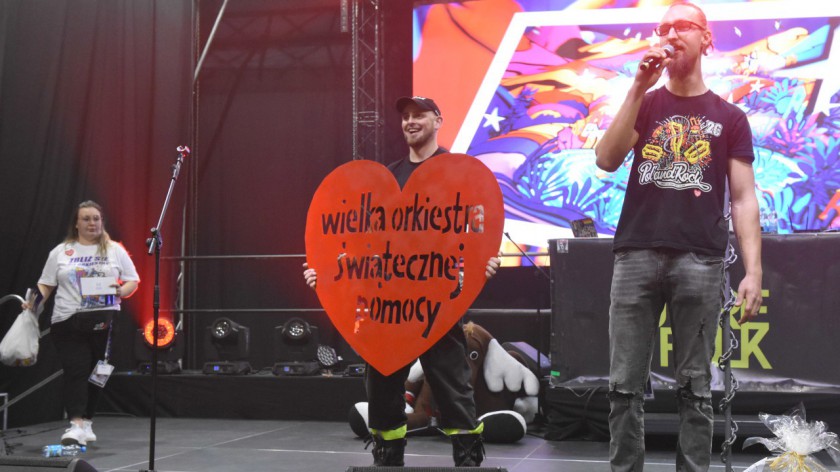 Wielka Orkiestra Świątecznej Pomocy w Chojnicach. Dzieje się na Starym Rynku oraz w hali widowiskowo-sportowej FOTO, AKTUALIZACJA