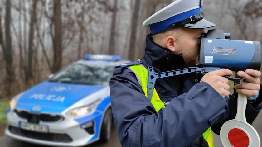 Za szybko w obszarze zabudowanym. Tucholska drogówka namierzyła 25-latkę, która dwukrotnie przekroczyła dozwoloną prędkość