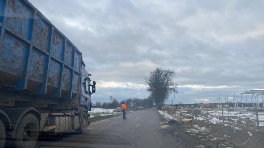 Rozpoczęła się wycinka drzew przy modernizowanej drodze wojewódzkiej 221, w powiecie kościerskim FOTO