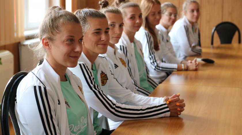 Cztery nominacje dla Red Devils Ladies Chojnice w plebiscycie Beach Soccer Stars 2024. Trzy dla zawodniczek i jedna dla trenera