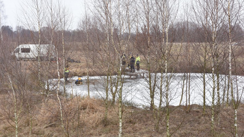 Poszukiwania w stawie w Będźmierowicach zakończone. Nurkowie niczego nie znaleźli AKTUALIZACJA