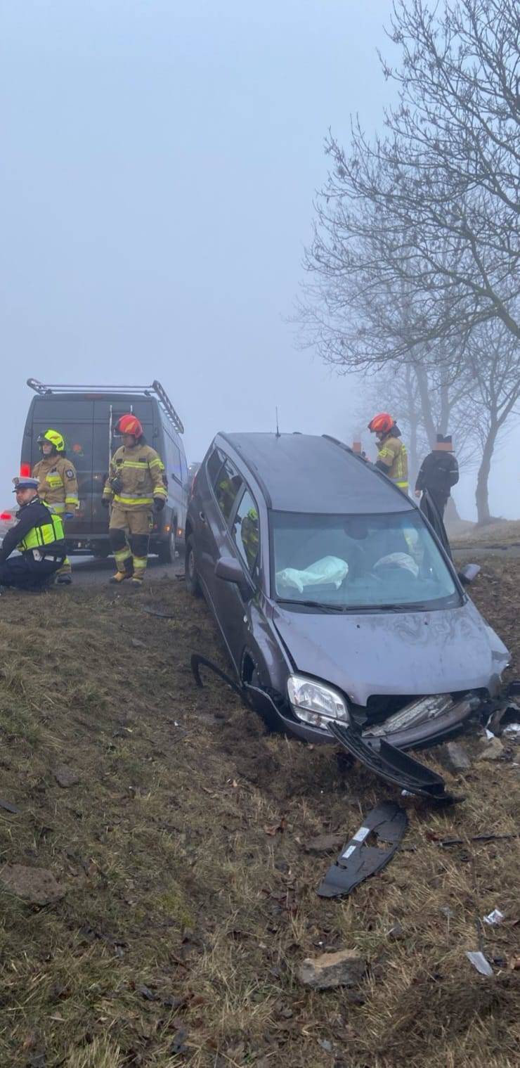 Wypadek na DK 22 między Chrząstowem i Jaromierzem. Droga w miejscu zdarzenia jest już przejezdna