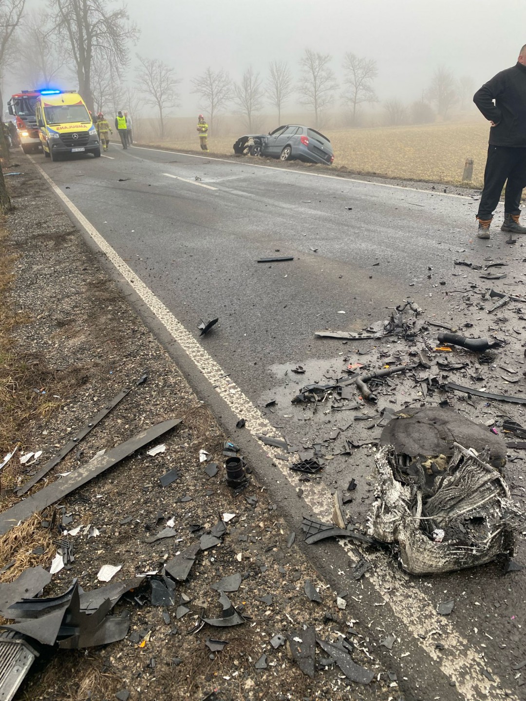 Tragiczny finał wczorajszego (24.02.) karambolu między Tucholą a Małym Mędromierzem. Nie żyje jedna osoba