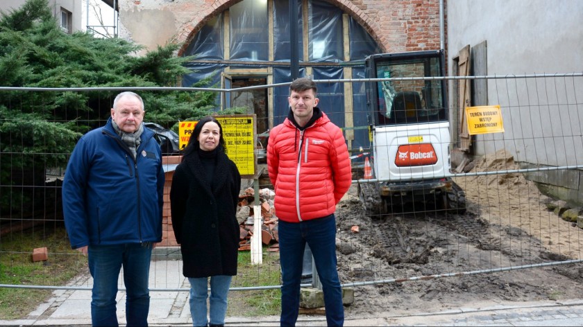 Niezwykłe odkrycia w baszcie kościelnej w Chojnicach. Malowidła na ścianach, na deskach i na stropach drewnianych ROZMOWA, FOTO