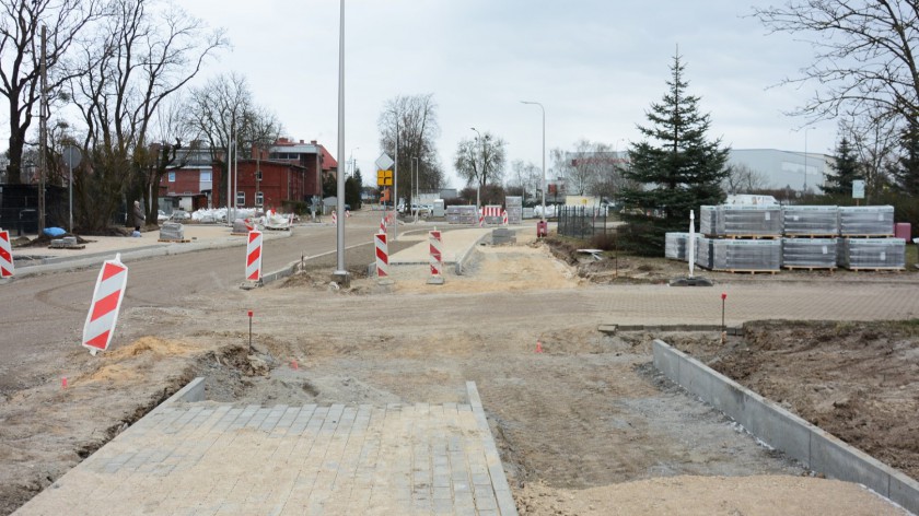 Znana jest już data końca przebudowy ul. Ceynowy wraz z rondami w Chojnicach. Jesteśmy na finiszu - mówi starosta FOTO