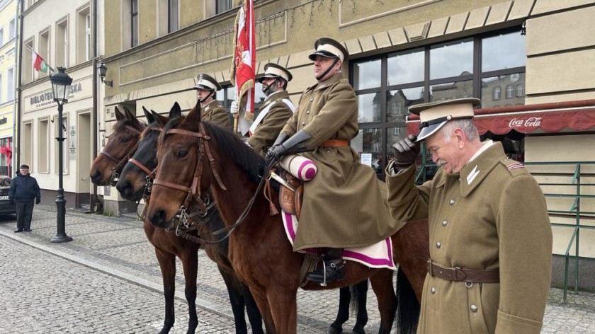 Kościerzyna świętowała 105. rocznicę powrotu do Ojczyzny oraz oficjalne nadanie nazwy wyróżniającej 72. Batalionowi Lekkiej Piechoty FOTO, ROZMOWA