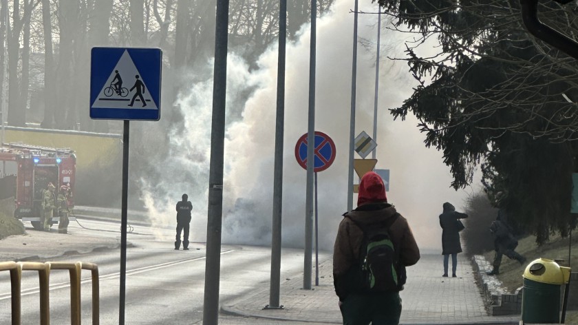 Pożar samochodu w centrum Chojnic. Akcja gaśnicza zakończyła się AKTUALIZACJA