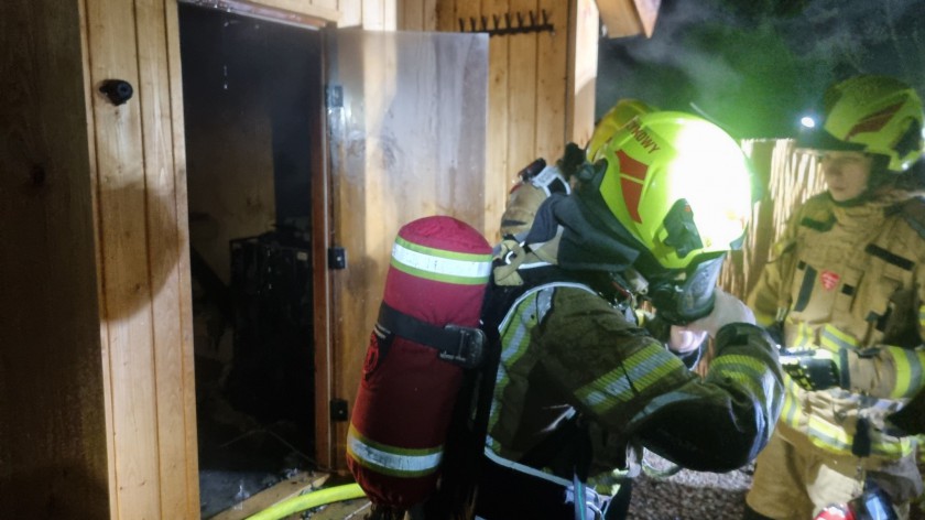 Drugi pożar tej samej sauny ogrodowej w Małych Swornegaciach, w gminie Chojnice. Straty idą w tysiące złotych FOTO