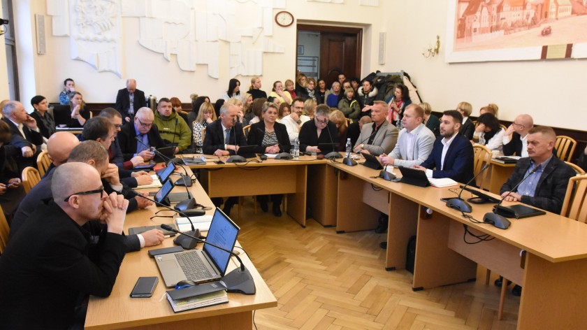 Policja na sesji w Miastku. Funkcjonariusze zbadali trzeźwość radnego. Potwierdzili, że jest on po użyciu alkoholu