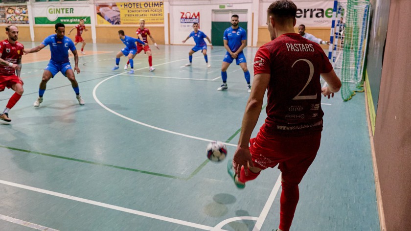 Druga drużyna w tabeli kontra druga od końca. Red Devils Chojnice zagrają na wyjeździe z Constractem Lubawa