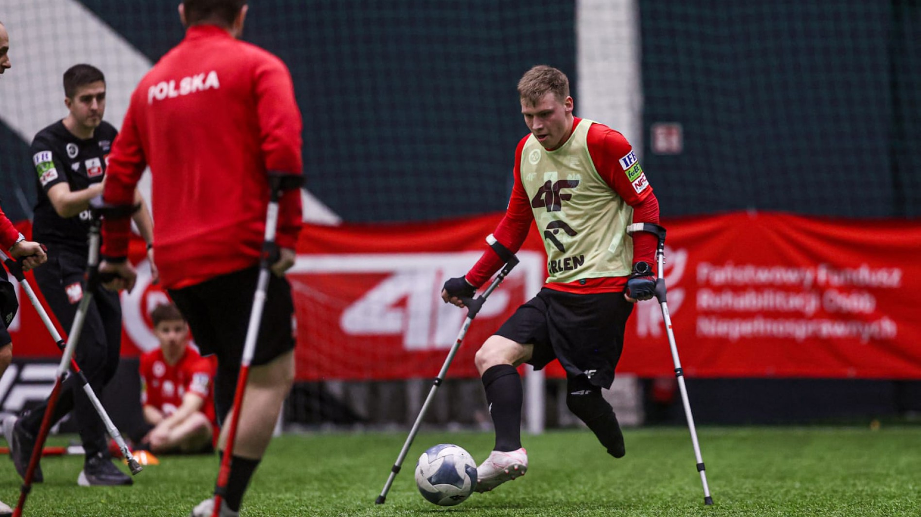 Amp futbol i MMA. Krzysztof Kowalik m&oacute;wi o zgrupowaniu reprezentacji Polski, a zawodnicy Centrum Sztuk Walki Chojnice o nadchodzącej gali