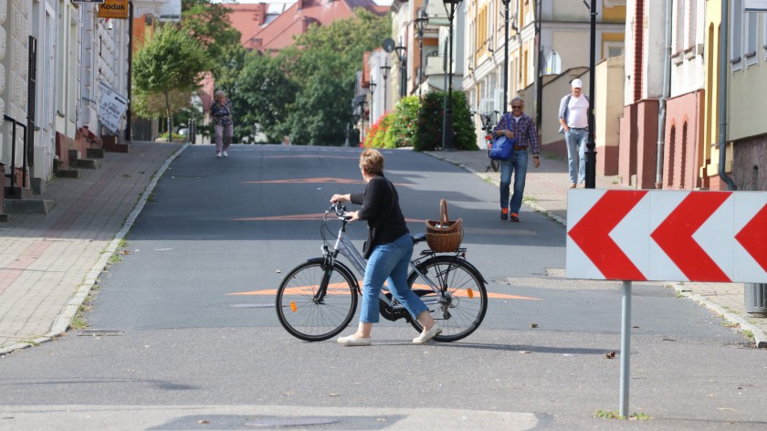 Czy człuchowski deptak zostanie wyremontowany od razu w całości? Grupa radnych wnioskuje, żeby nie odkładać drugiego etapu