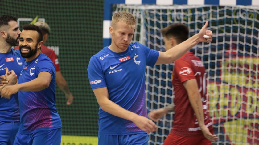 Reprezentacja Polski w futsalu z Tomaszem Kriezelem wykonała kolejne kroki w kierunku awansu do Mistrzostw Europy