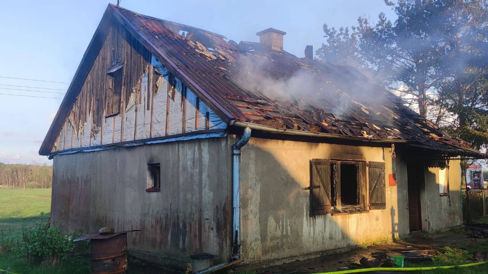 Tragedia rodziny z Sątoczna w gminie Lipnica. Wczoraj (22.04.) stracili w pożarze dom i dorobek życia