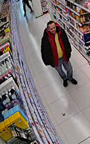 Jeden wszedł na latarnię, drugi ukradł perfumy. Kościerscy policjanci poszukują sprawc&oacute;w przestępstw