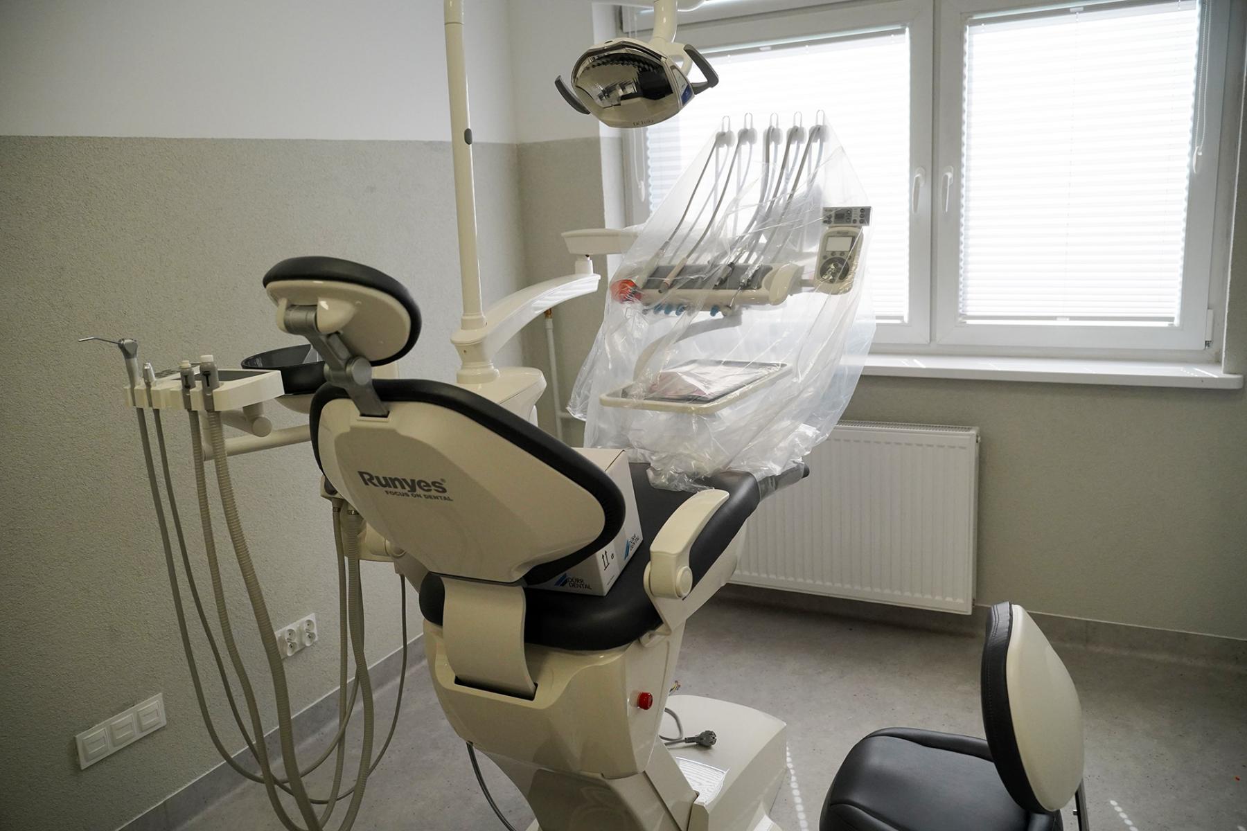 W szkole w Przechlewie będzie działał gabinet dentystyczny. Gmina podpisała porozumienie z firmą stomatologiczną