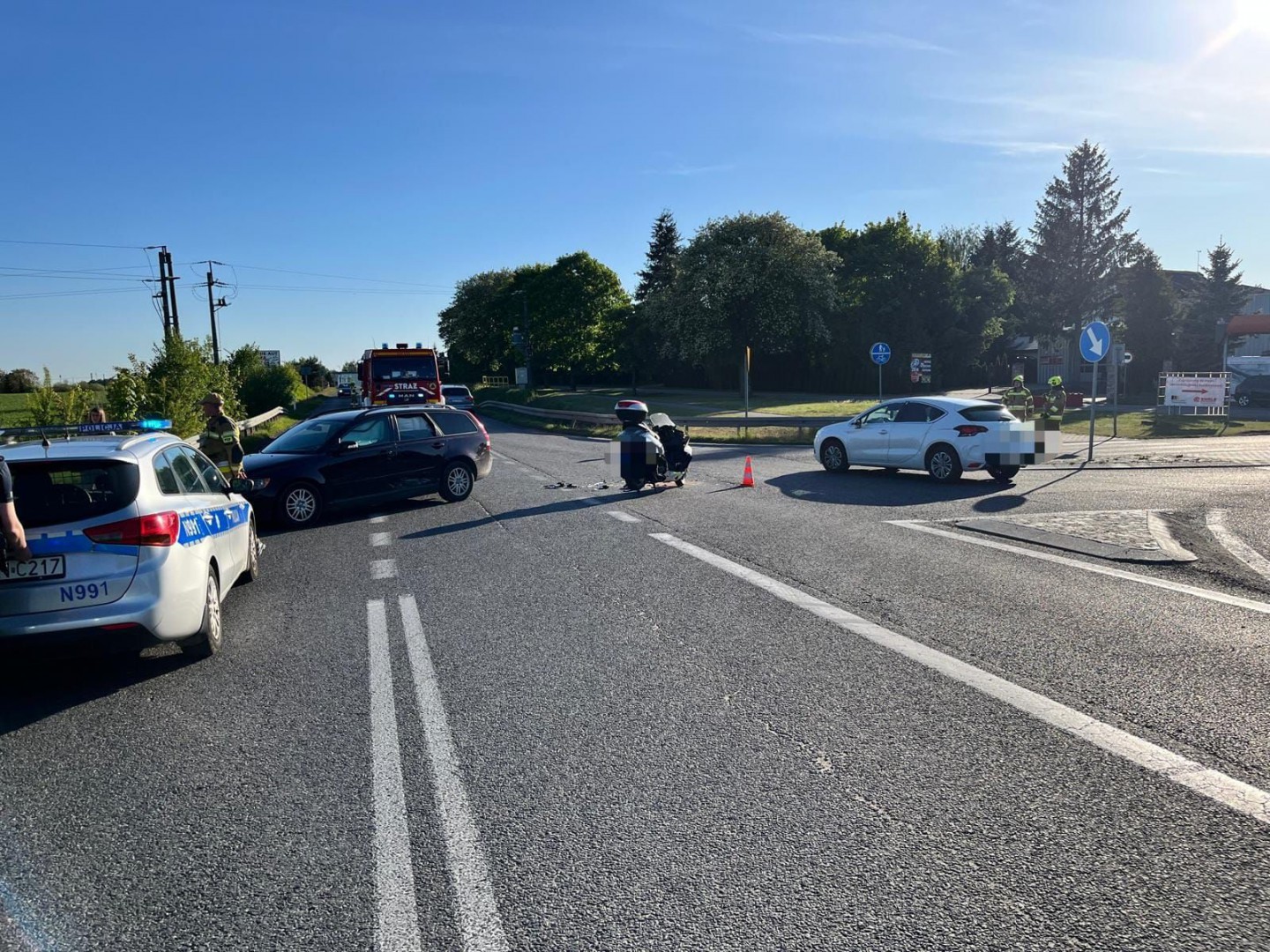 Zderzenie motoroweru z samochodem w Nieżychowicach koło Chojnic. Jedna osoba trafiła do szpitala (AKTUALIZACJA)