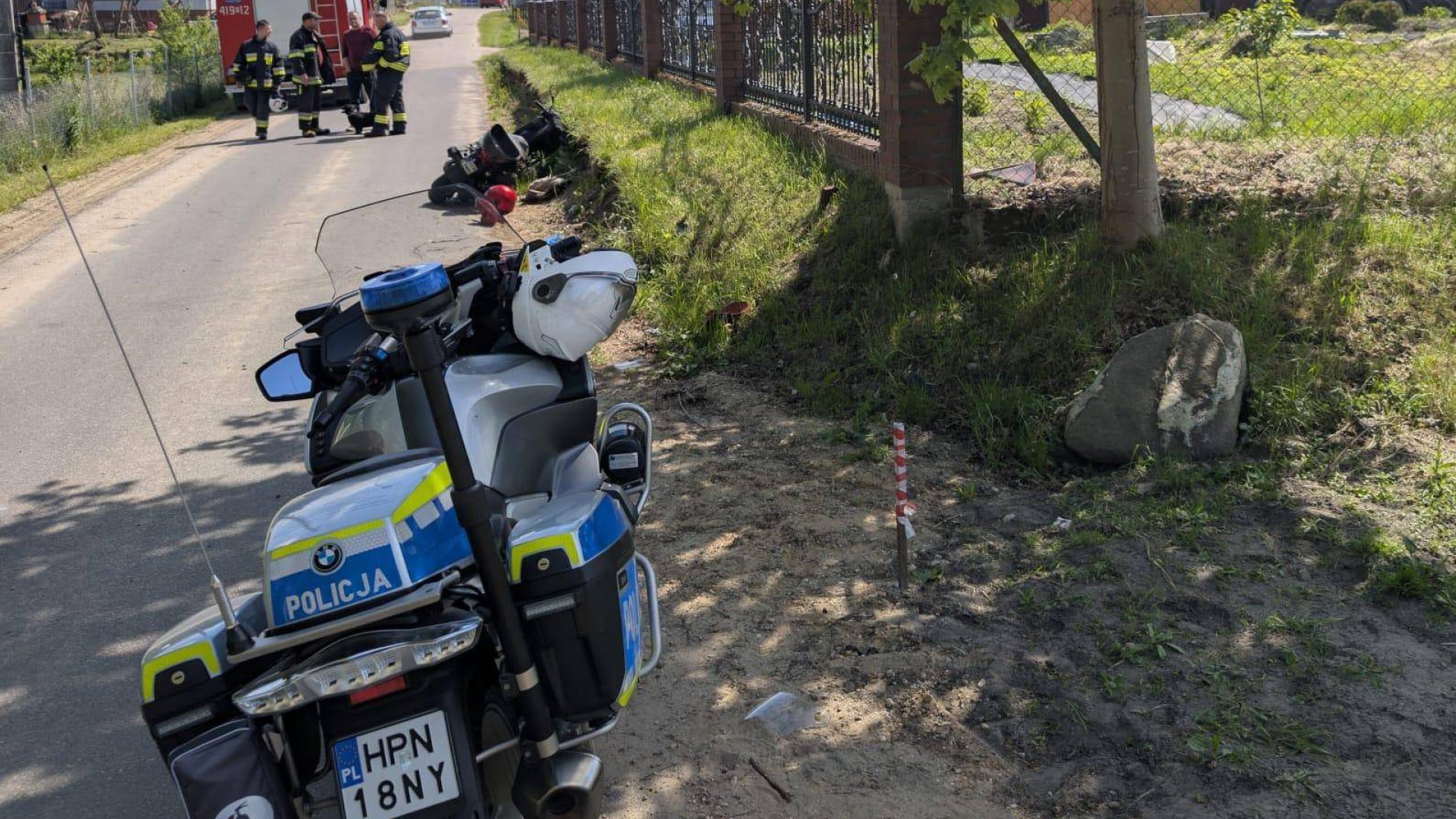 Poważny wypadek motorowerzysty w Kłodni koło Czerska. Śmigłowiec LPR przetransportował go do szpitala (AKTUALIZACJA)