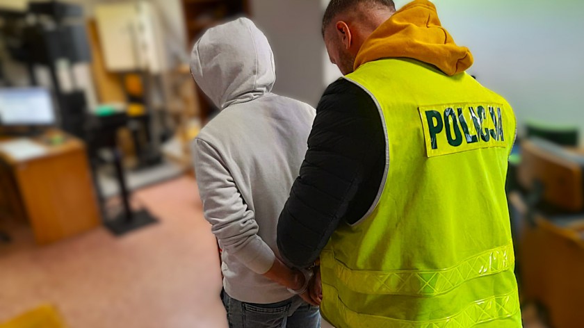 Ponad 21 tysięcy porcji amfetaminy ukryte w barku. 22-latkowi z powiatu kościerskiego grozi do 12 lat więzienia