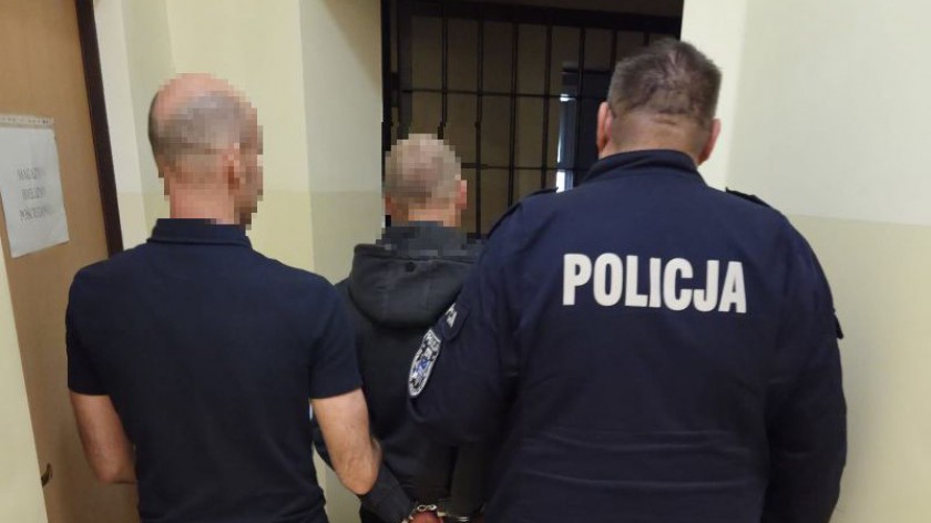 Bracia bliźniacy wpadli z narkotykami w Chojnicach. Jeden ukrył zakazane substancje w bieliźnie