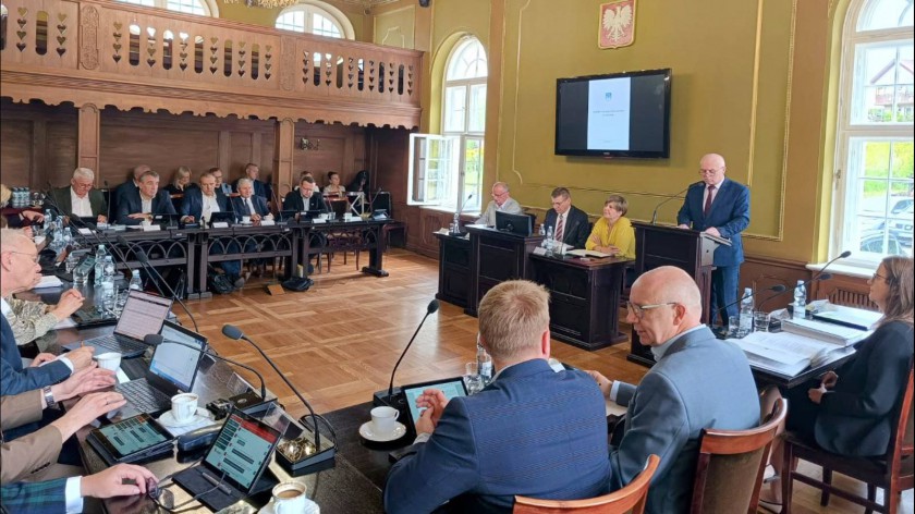 Burmistrz Bytowa Ireneusz Gospodarek otrzymał jednogłośne absolutorium za wykonanie budżetu