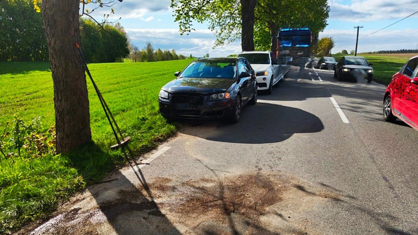 Kolizja na drodze wojewódzkiej 214 w powiecie kościerskim. Policja ma już wstępne ustalenia