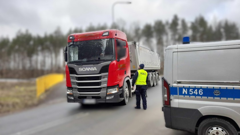 W powiecie kościerskim posypały się mandaty, bo kierowcy ciężarówek lekceważą zakazy wjazdu