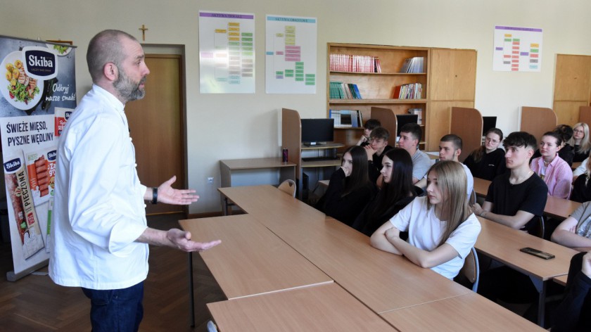 Dzień Mięsa w Technikum nr 2 w Chojnicach. Szkołę odwiedził kucharz Artur Moroz FOTO