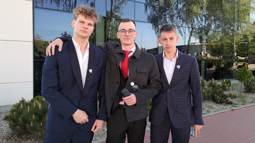 Maturzyści zmierzą się z królową nauk. Rozpoczął się egzamin z matematyki na poziomie podstawowym ROZMOWA