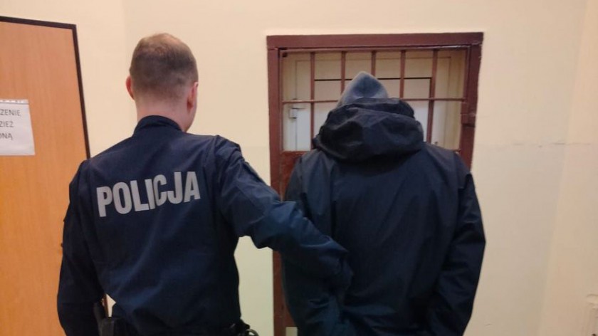 Zasłonił twarz na widok patrolu i próbował zmienić trasę. W Chojnicach zatrzymano rowerzystę z narkotykami