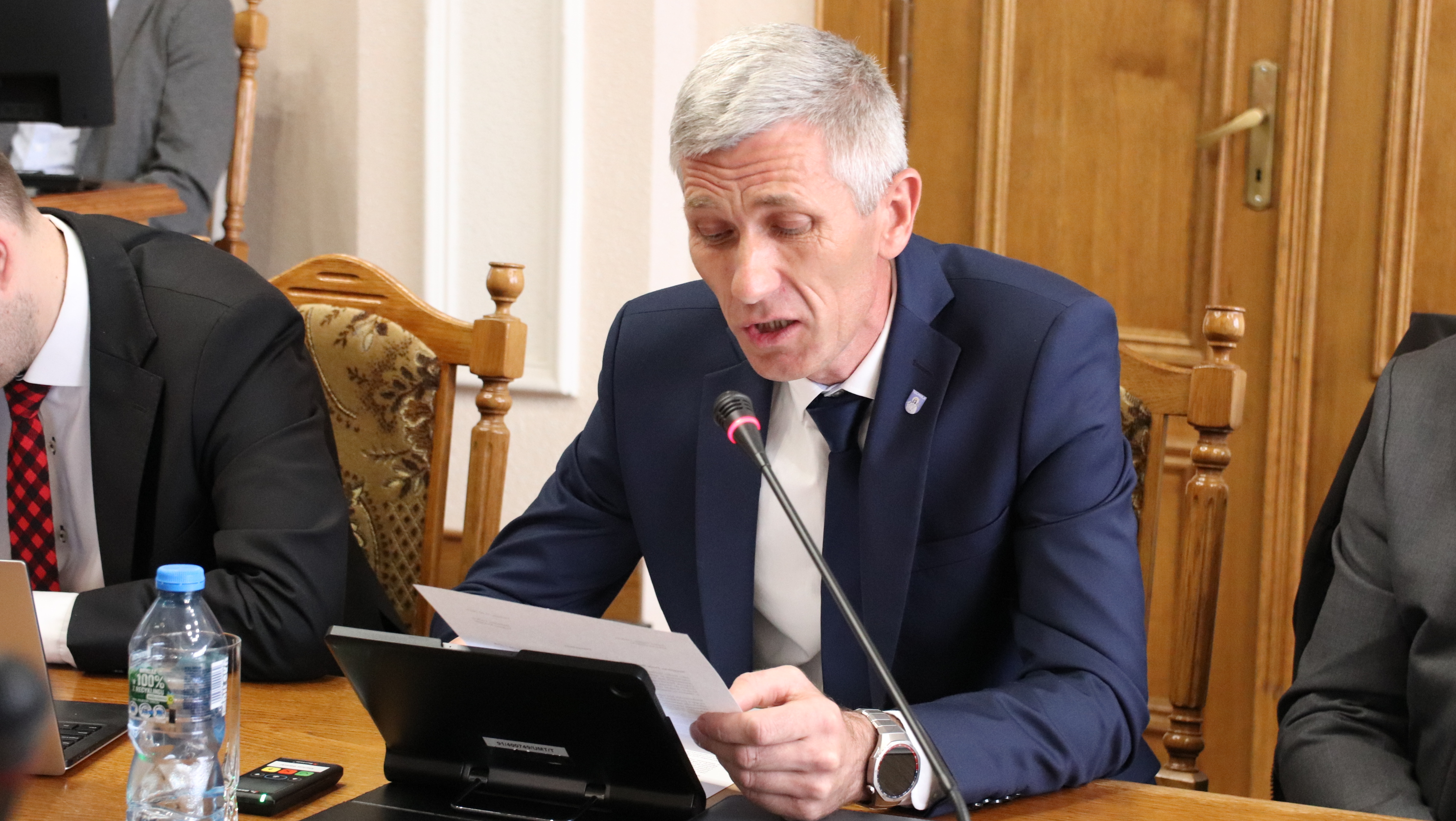 Apel o policyjne patrole na placach zabaw w Tucholi. Według radnego, gromadzi się tu młodzież
