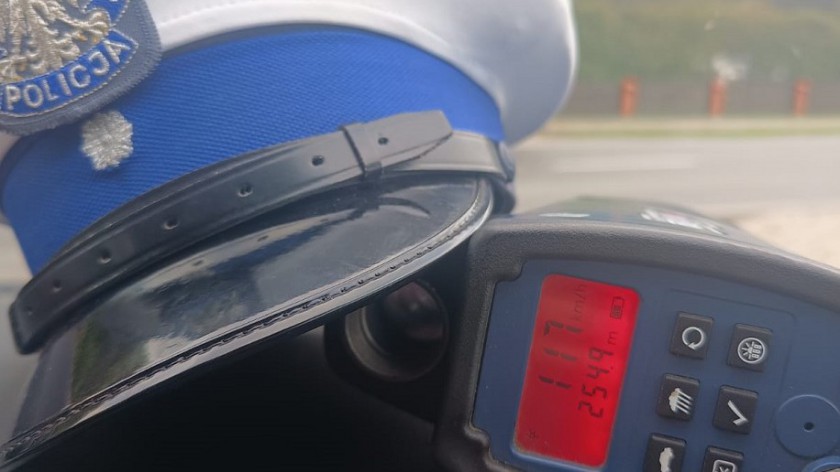 4000 złotych i 14 punktów karnych. Taki mandat wystawili 25-latce z Ustronia Morskiego policjanci z sępoleńskiej drogówki