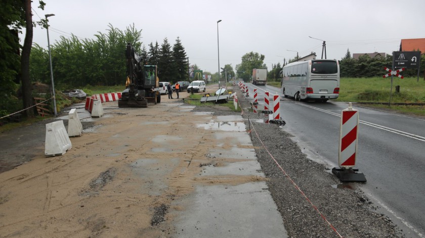 Uwaga kierowcy. Od jutra 20.05 ruch wahadłowy na przejeździe kolejowym, na wjeździe do Człuchowa