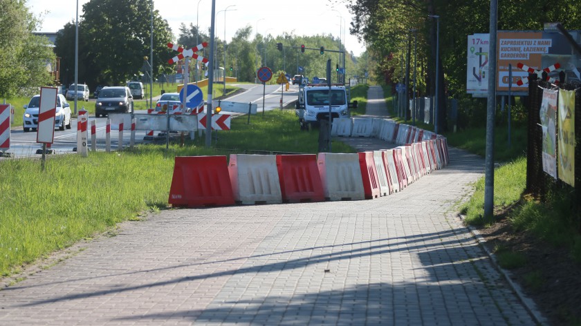 Spółka PKP PLK informuje, w jakich dniach na remontowanym przejeździe kolejowym w Człuchowie będzie ruch wahadłowy