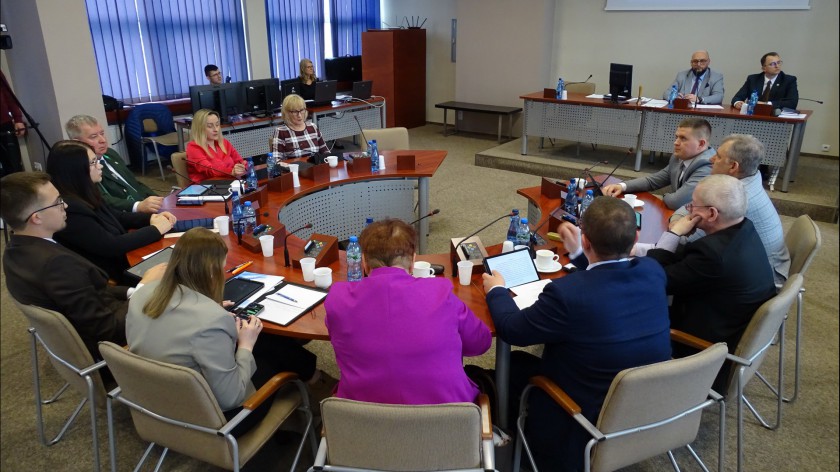 Jednogłośne absolutorium i wotum zaufania dla burmistrza Sępólna Krajeńskiego