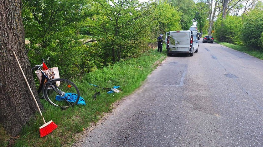 66-letni rowerzysta potrącony przez samochód dostawczy