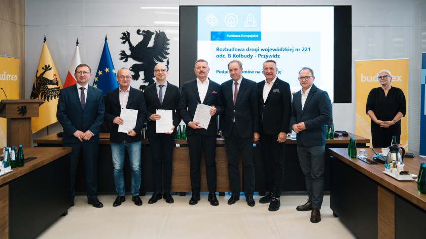 Rusza rozbudowa kolejnego odcinka drogi wojewódzkiej nr 221 przebiegającej przez powiat kościerski