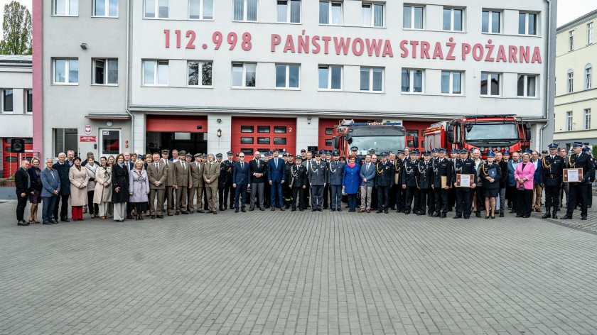 Powiatowy Dzień Strażaka w Tucholi. Uroczystość połączono z 30-leciem Krajowego Systemu Ratowniczo-Gaśniczego