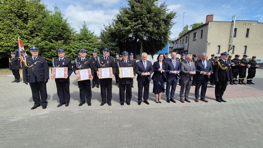 18 strażaków z Sępólna Krajeńskiego odebrało awanse, odznaczenia i nagrody z okazji Dnia Strażaka FOTO