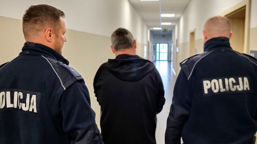 48-latek w rękach tucholskich policjantów. Poszukiwany był do odbycia kary pozbawienia wolności
